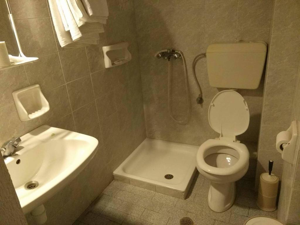 Hotel Katerina à Chorefton Extérieur photo